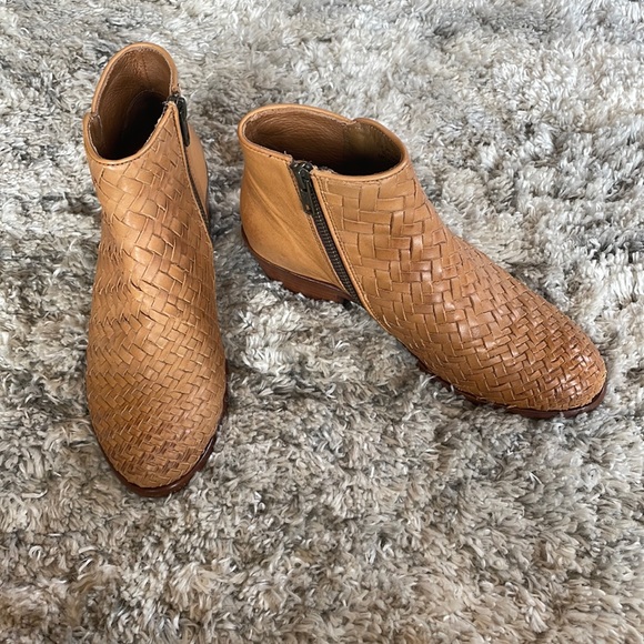 Frye Carson Woven Bootie - Picture 1 of 4